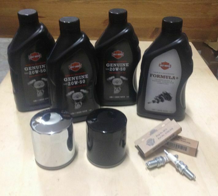 Kit tagliando completo Sportster XL Forty-Eight Iron 883 1200 con olio Genuine 20W-50, Formula+, filtri e candele originali Harley-Davidson